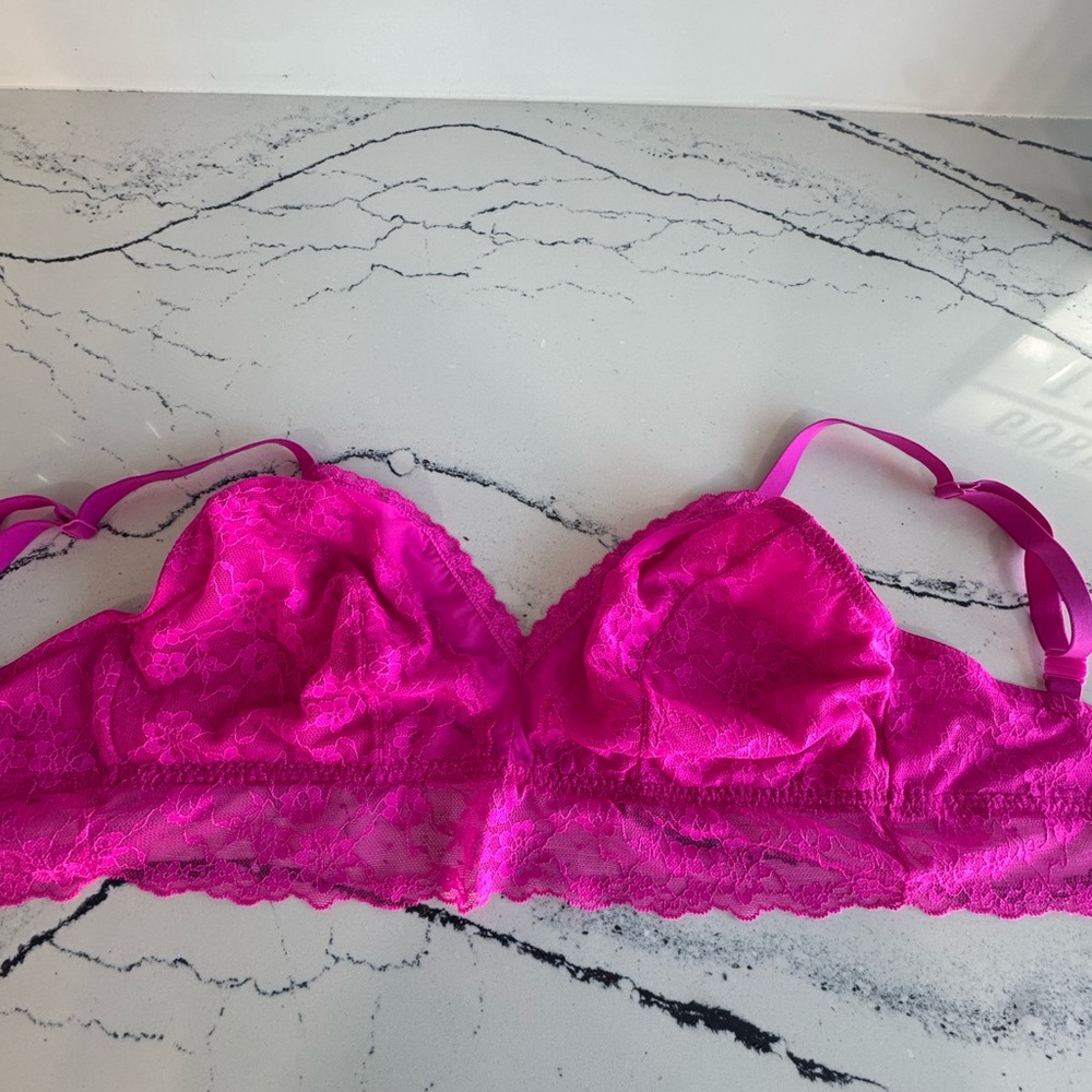 Victoria’s Secret lace bralette with adjustable straps NWOT